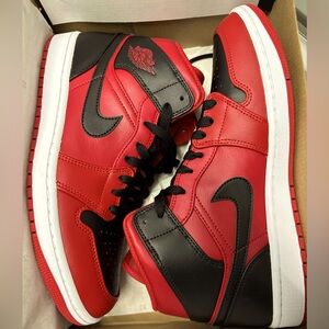 Jordan 1 (Mid) - Men’s